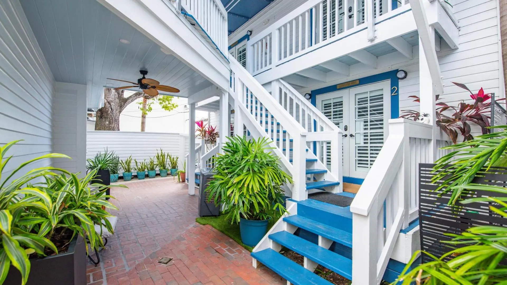 Custom House Inn All Key West Apartment